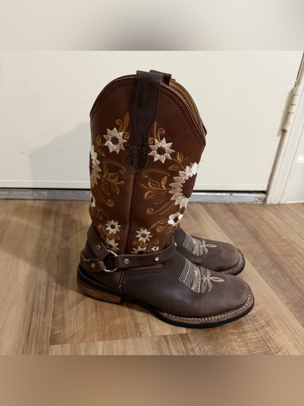 Macanta Rodeo embroidered western cowgirl boots in a brown leather size 6.5 US - Picture 4 of 12